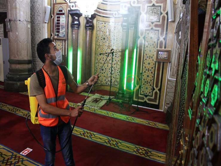 تنظيف وتعقيم المساجد