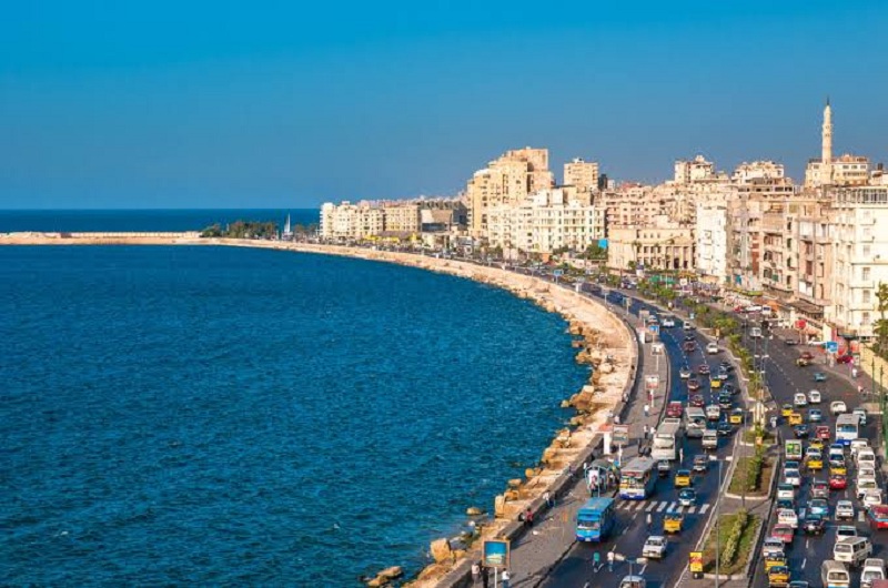 تحذير عاجل للمصطافين وإعلان حالة الطوارئ على شواطئ الإسكندرية