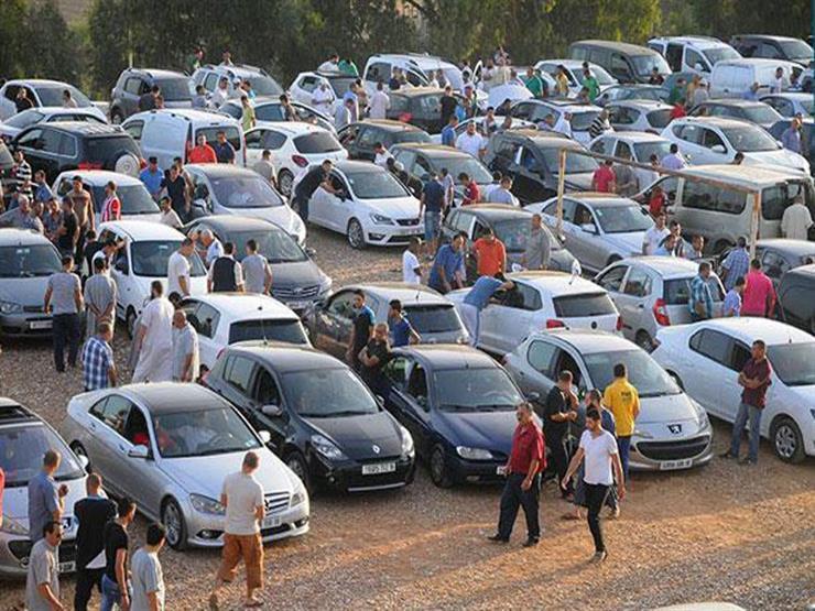 مفاجأة بشأن أسعار السيارات بمصر رغم انخفاض سعر الدولار.. وخبير اقتصادي يحذر المواطنين