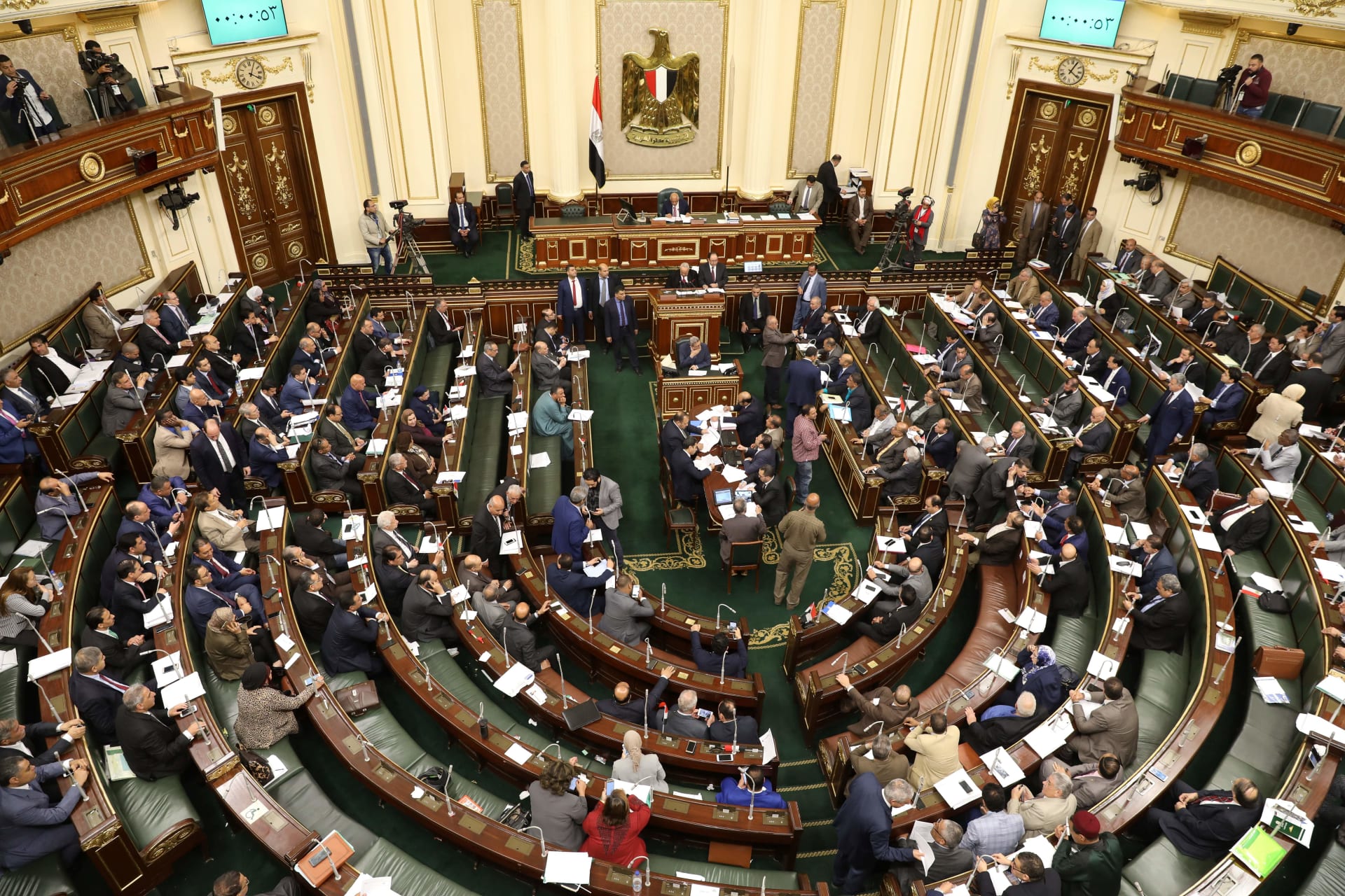 البرلمان يوافق نهائياً على السماح للمصريين بالخارج باستيراد سيارات معفاة من الضرائب