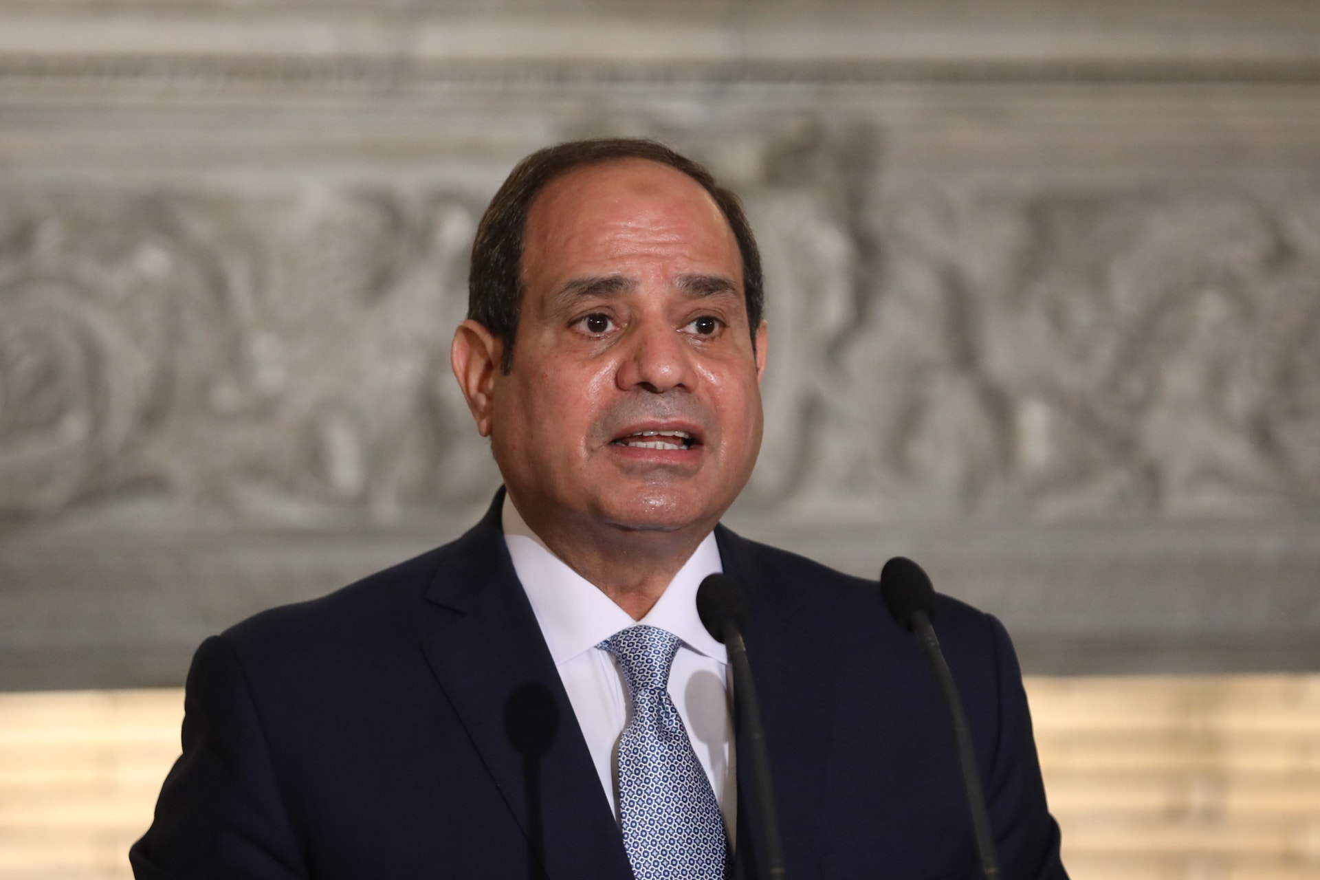قرار عاجل من الرئيس السيسي بشأن صناعة وتطوير السيارات في مصر