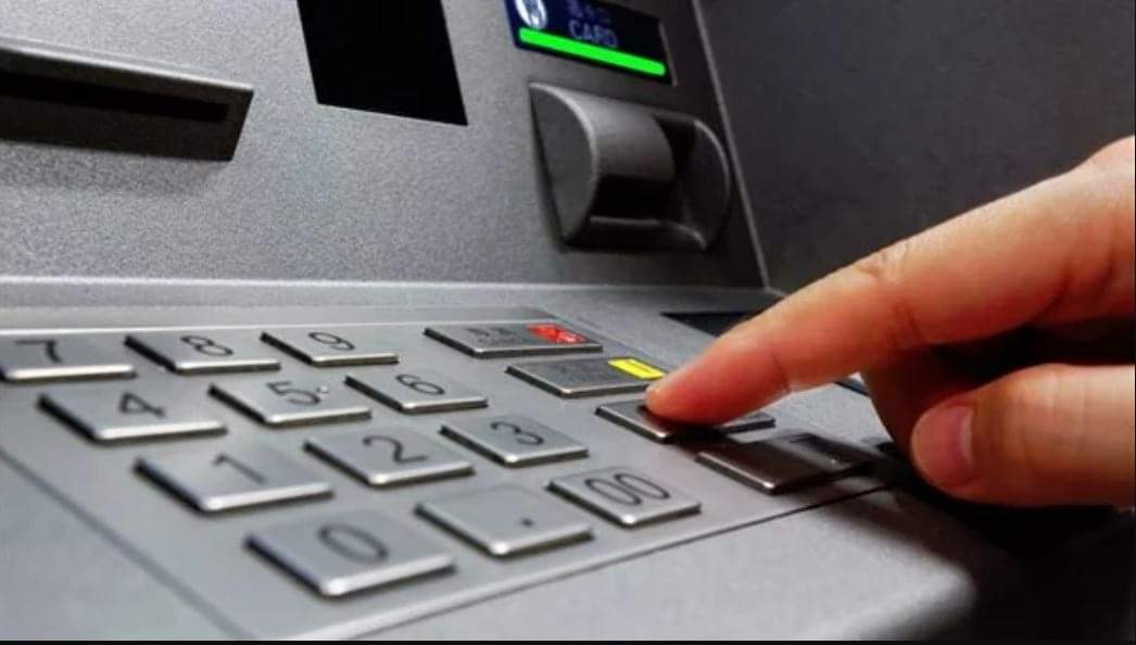 رسوم السحب والاستعلام والحد الأقصي للسحب من ماكينات ATM داخل وخارج مصر