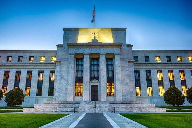 الفيدرالي الأمريكي يرفع أسعار الفائدة لمستوي تاريخي جديد