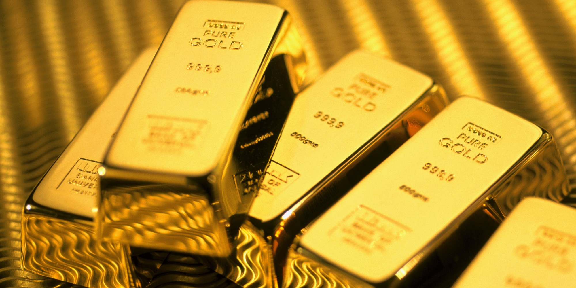تراجع أسعار الذهب العالمية وتوقعات أكيدة من الخبراء بارتفاع مفاجئ